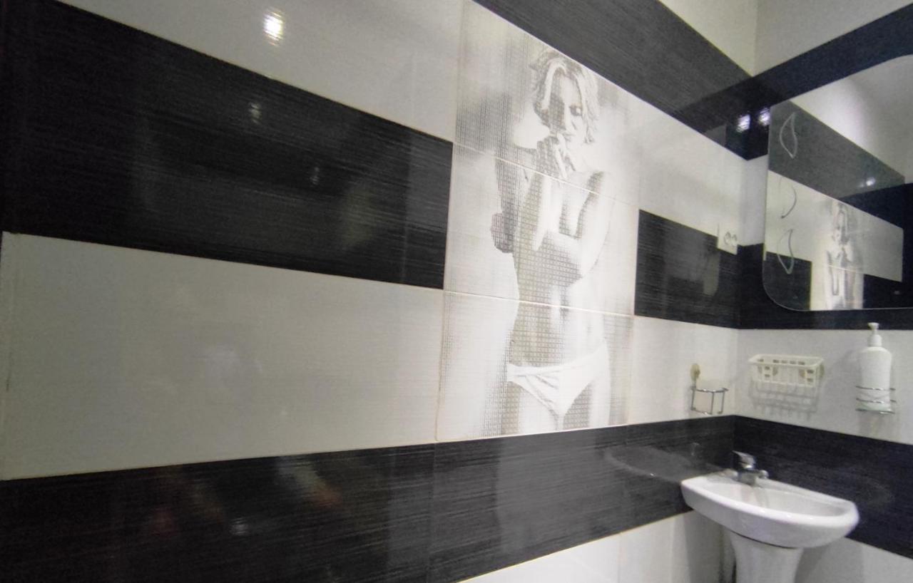 Люкс В Центре Металлургов 31 Kr Apartments Kryvyj Rih Exteriör bild
